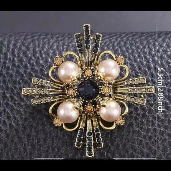 Jewelry - 💎 Costume Rhinestone Pearl Gold Tone Fashion Brooch